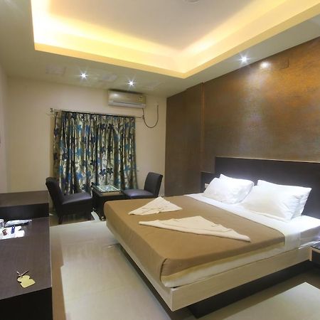 Urmee Hotel บูบันเนสชวาร์ ภายนอก รูปภาพ