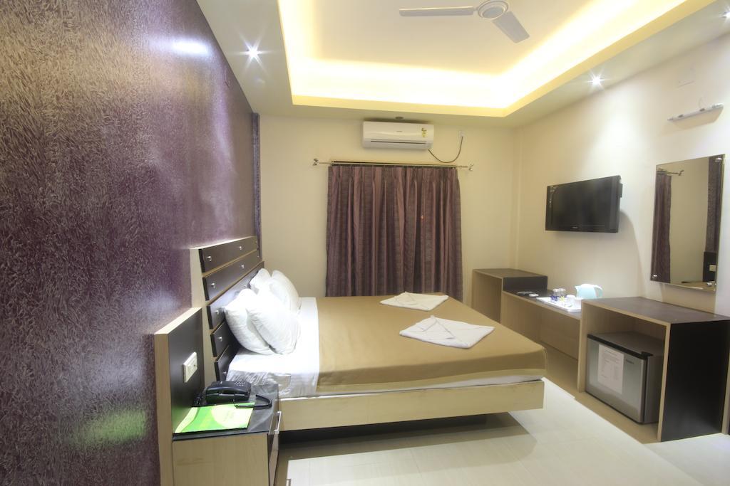 Urmee Hotel บูบันเนสชวาร์ ภายนอก รูปภาพ