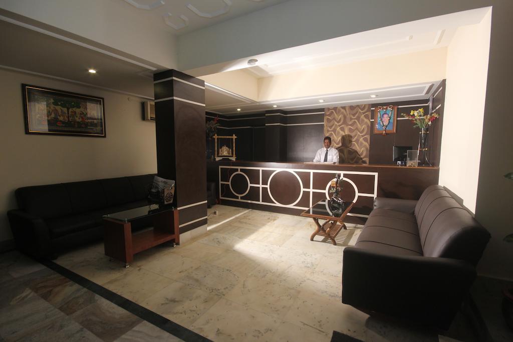 Urmee Hotel บูบันเนสชวาร์ ภายนอก รูปภาพ