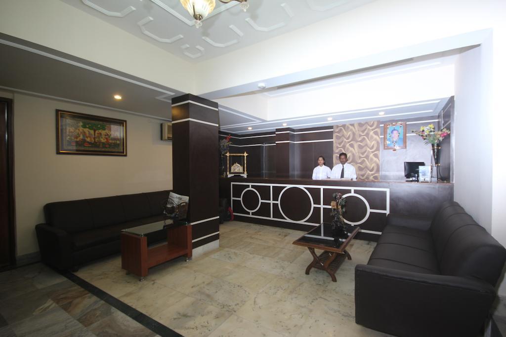 Urmee Hotel บูบันเนสชวาร์ ภายนอก รูปภาพ