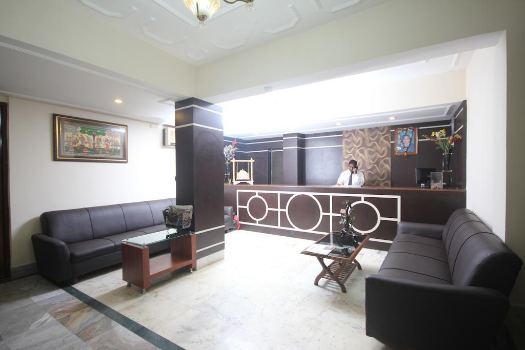 Urmee Hotel บูบันเนสชวาร์ ภายนอก รูปภาพ