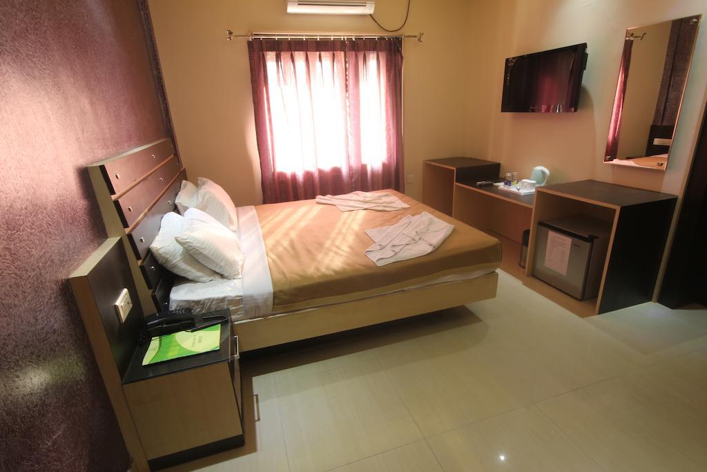 Urmee Hotel บูบันเนสชวาร์ ภายนอก รูปภาพ