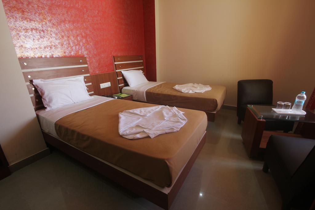 Urmee Hotel บูบันเนสชวาร์ ภายนอก รูปภาพ